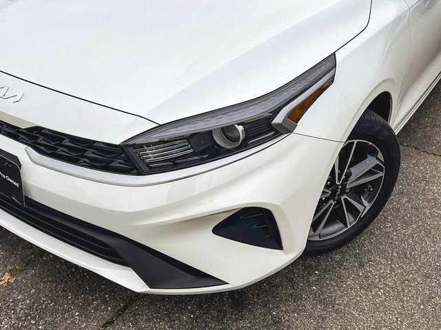 Used 2023 Kia Forte LXS w/ LXS Technology Package image 2