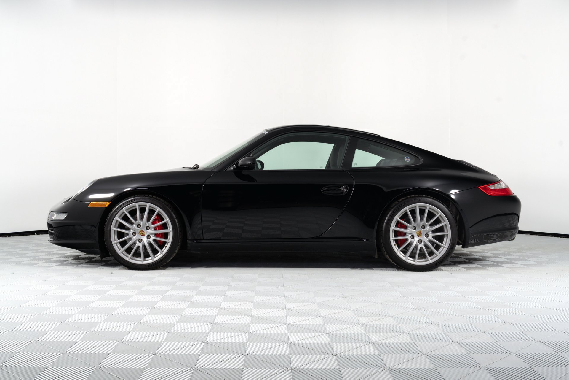 Used 2005 Porsche 911 Carrera S RWD image 4