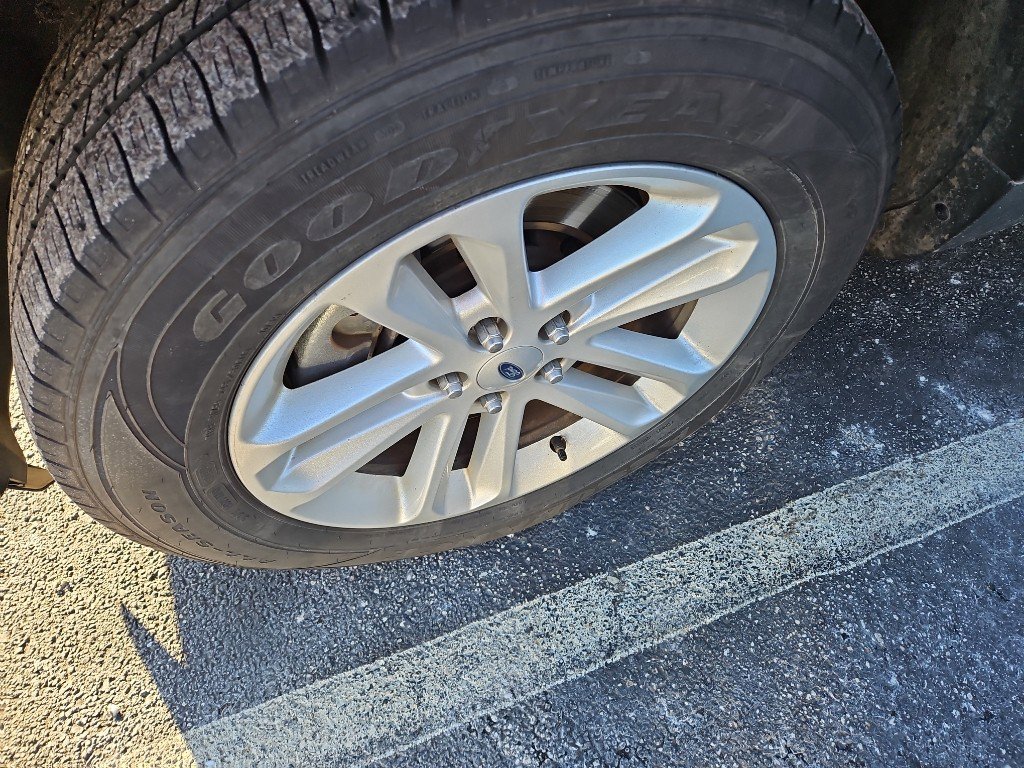 Used 2015 Ford Explorer XLT w/ Equipment Group 202A image 5