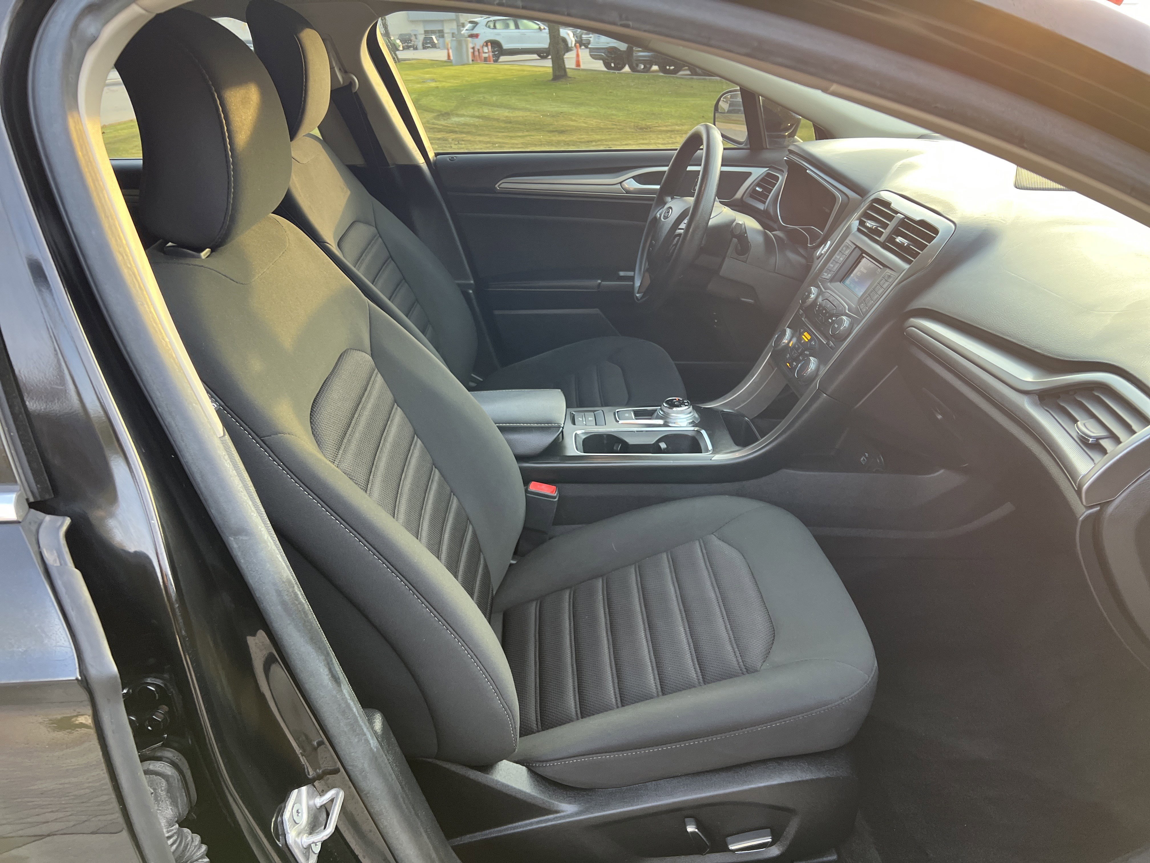 Used 2018 Ford Fusion SE image 28