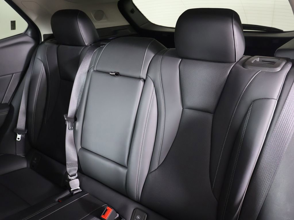 Used 2023 Buick Envision Essence image 29