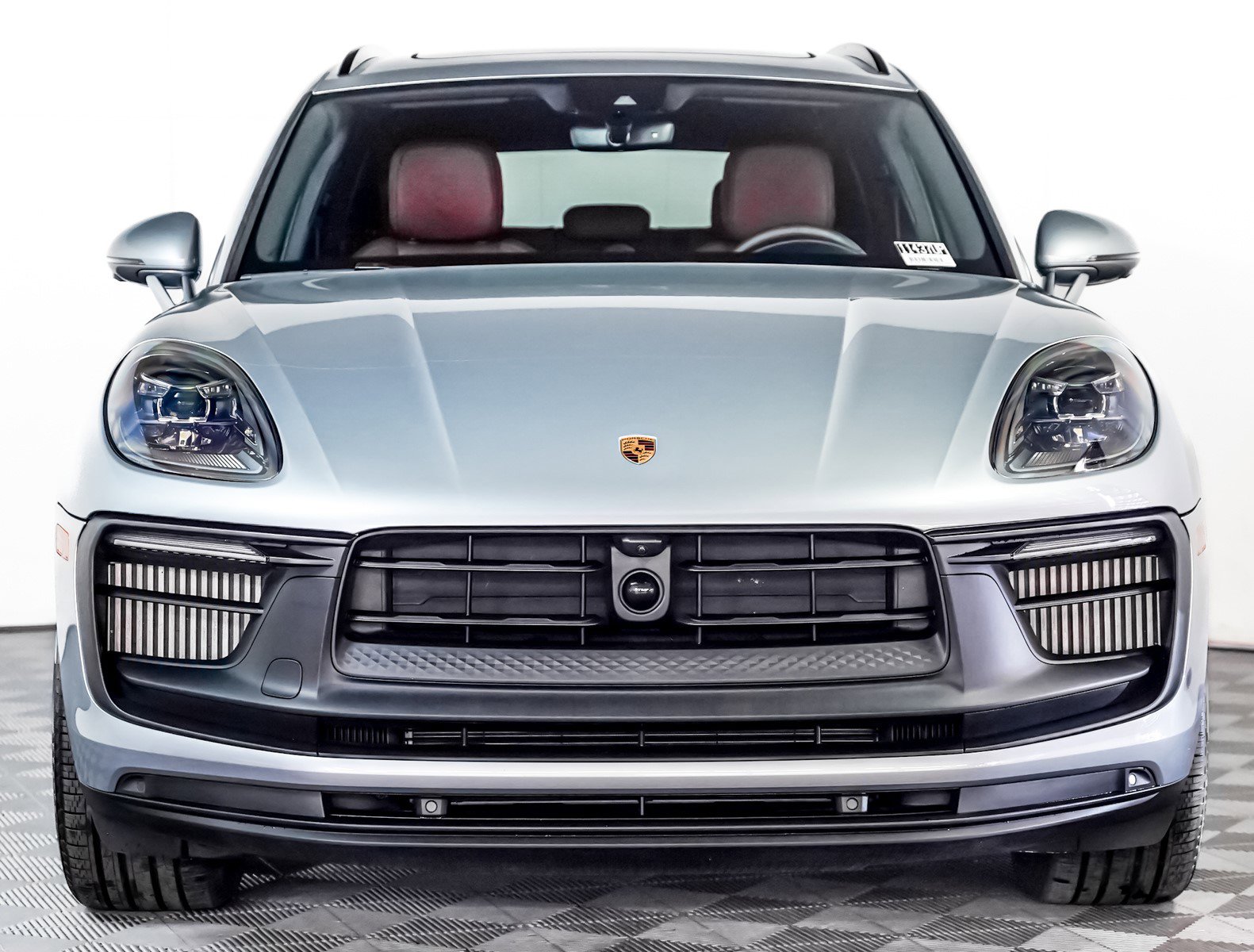 Certified 2025 Porsche Macan GTS image 7