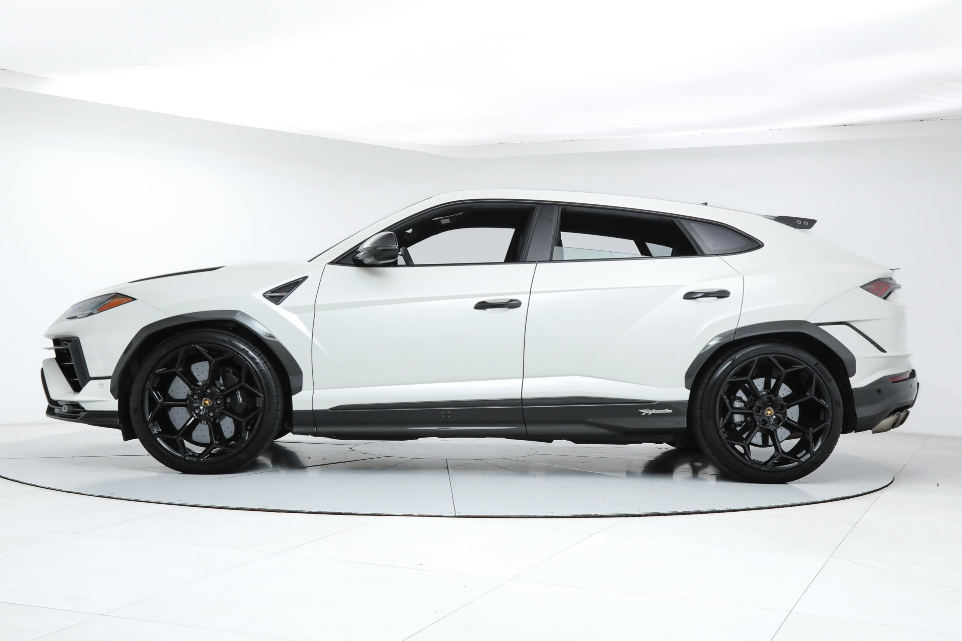 Used 2023 Lamborghini Urus Performante image 2