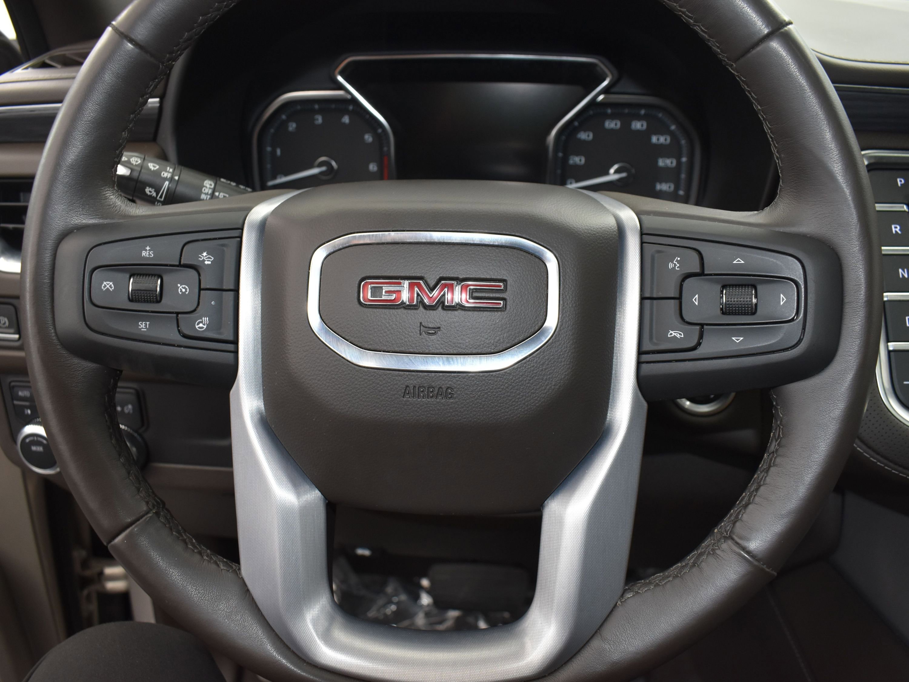 Used 2021 GMC Yukon SLT w/ SLT Premium Package image 17