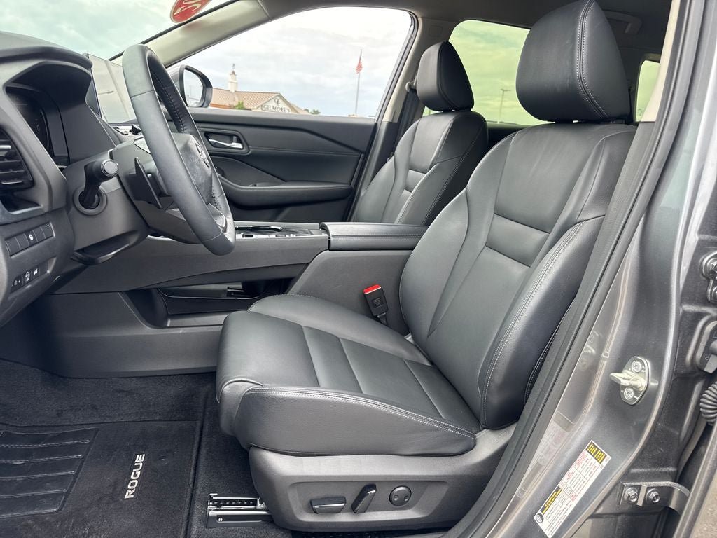 Used 2025 Nissan Rogue SL FWD image 16
