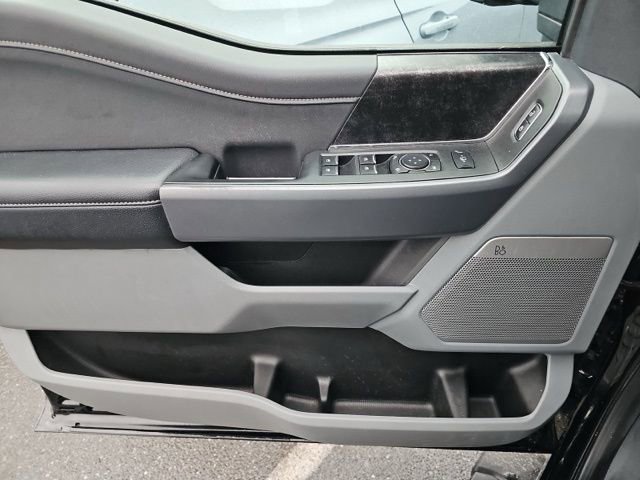 Used 2023 Ford F350 XLT w/ Black Appearance Package image 15