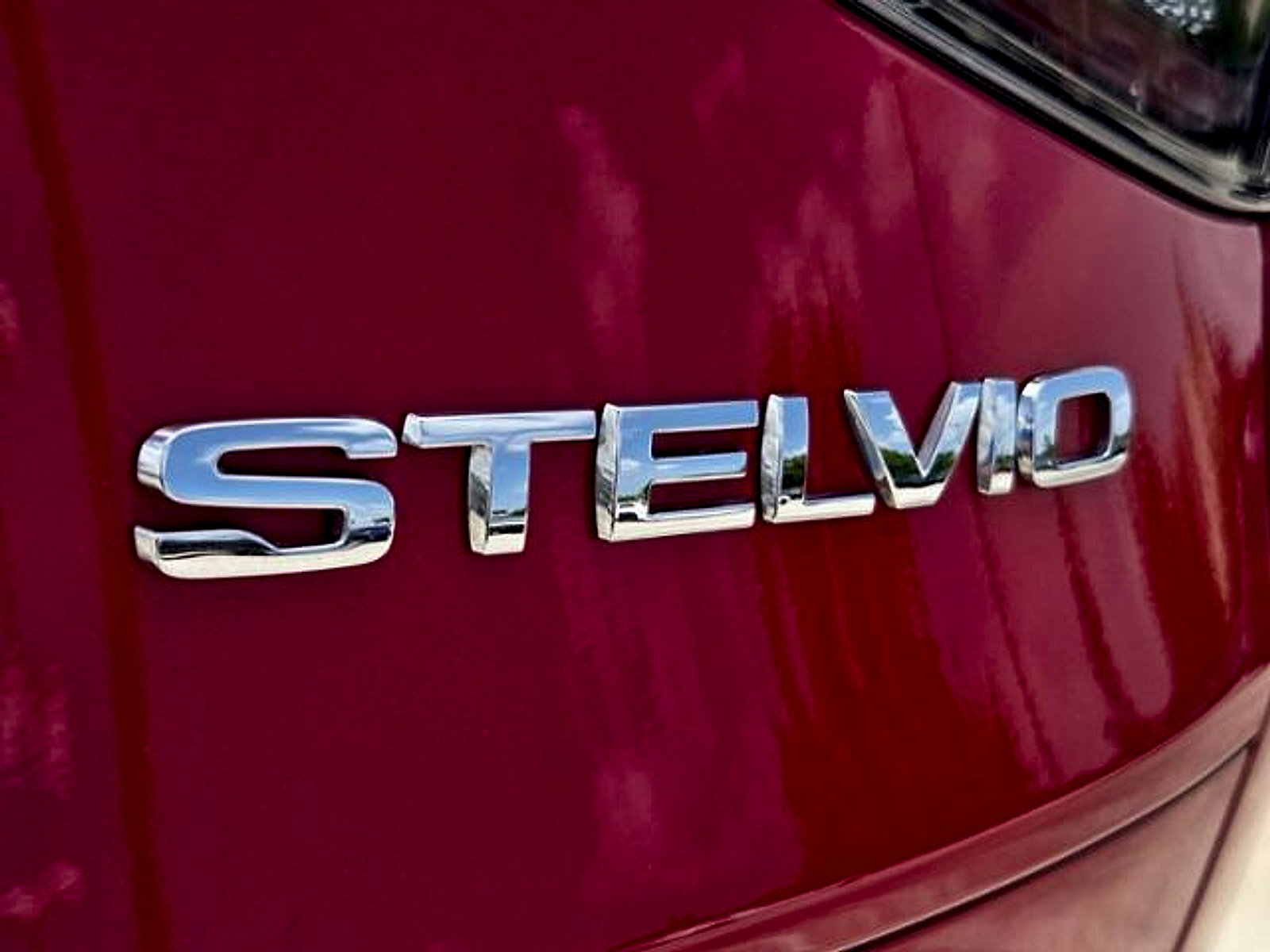 Used 2024 Alfa Romeo Stelvio Veloce AWD/4WD image 14