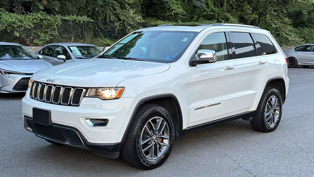 Used 2018 Jeep Grand Cherokee Limited AWD/4WD image 2