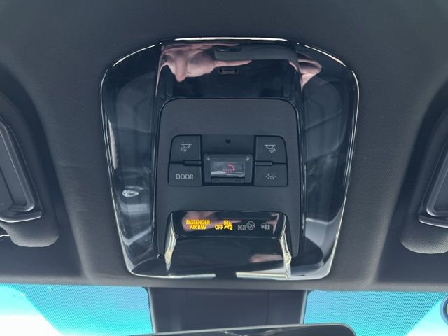 Used 2023 Toyota Venza XLE image 53