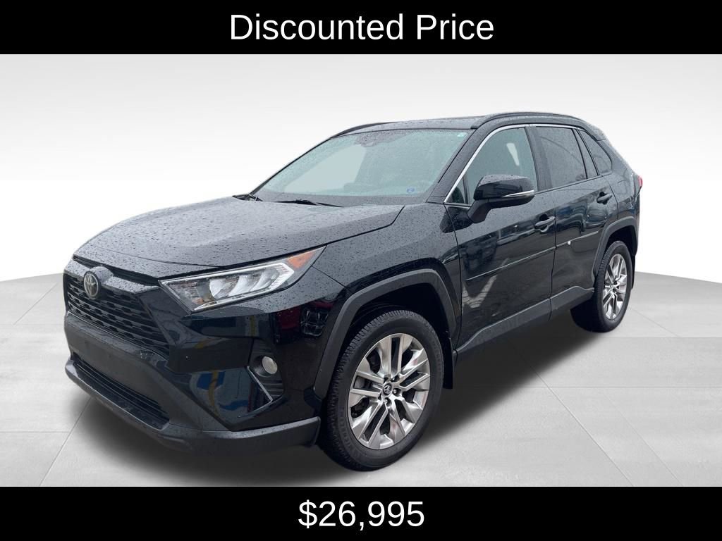 Used 2020 Toyota RAV4 XLE Premium image 3