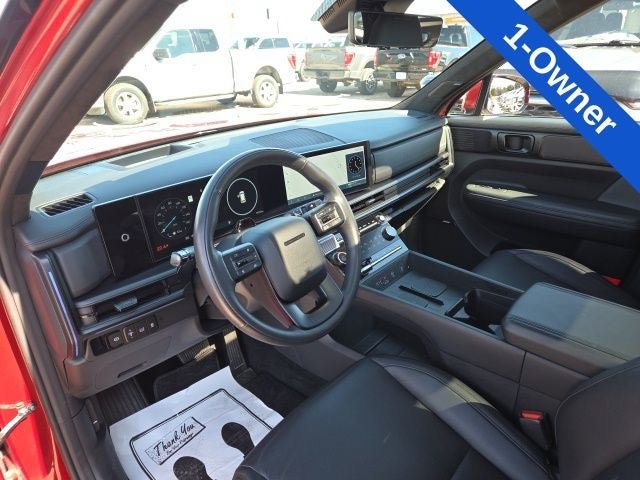 Used 2025 Hyundai Santa Fe Calligraphy AWD/4WD image 2