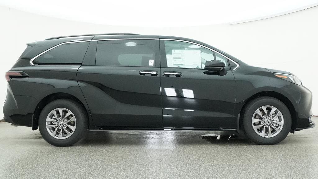 New 2026 Toyota Sienna XLE FWD image 27