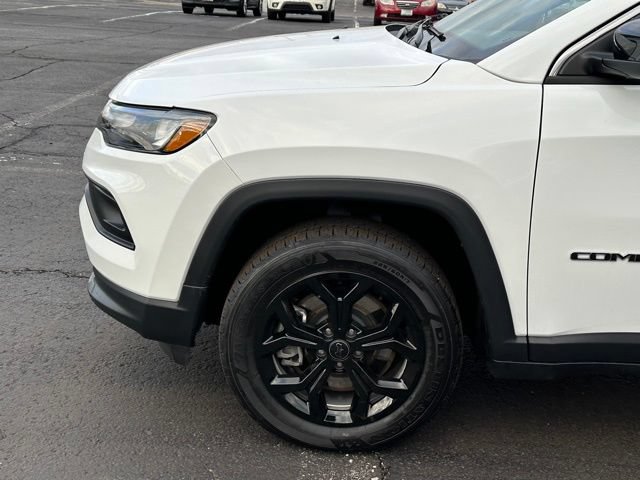 Used 2025 Jeep Compass Latitude AWD/4WD image 7