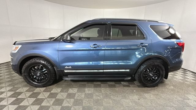 Used 2018 Ford Explorer XLT AWD/4WD image 5