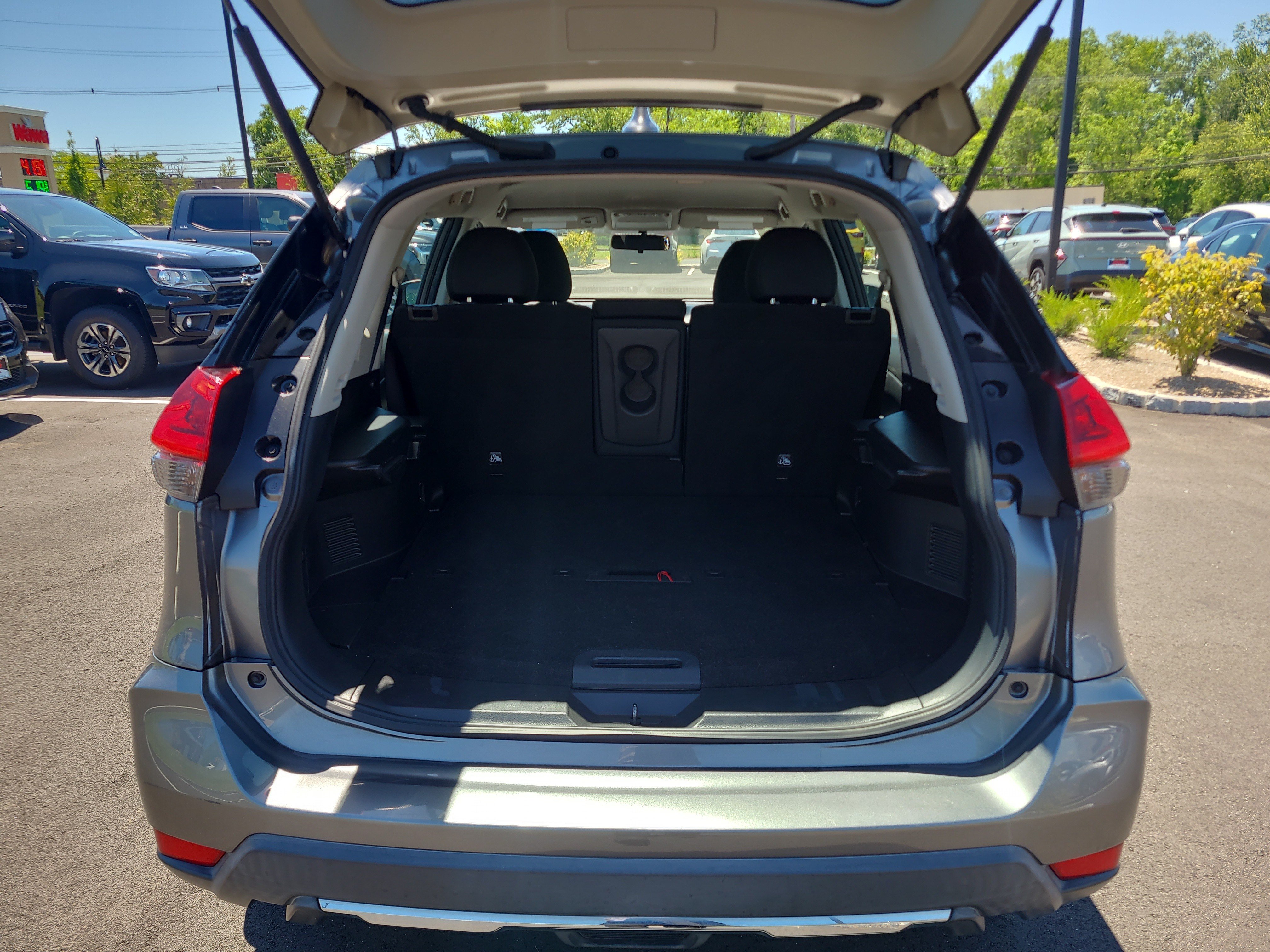 Used 2018 Nissan Rogue S AWD/4WD image 29