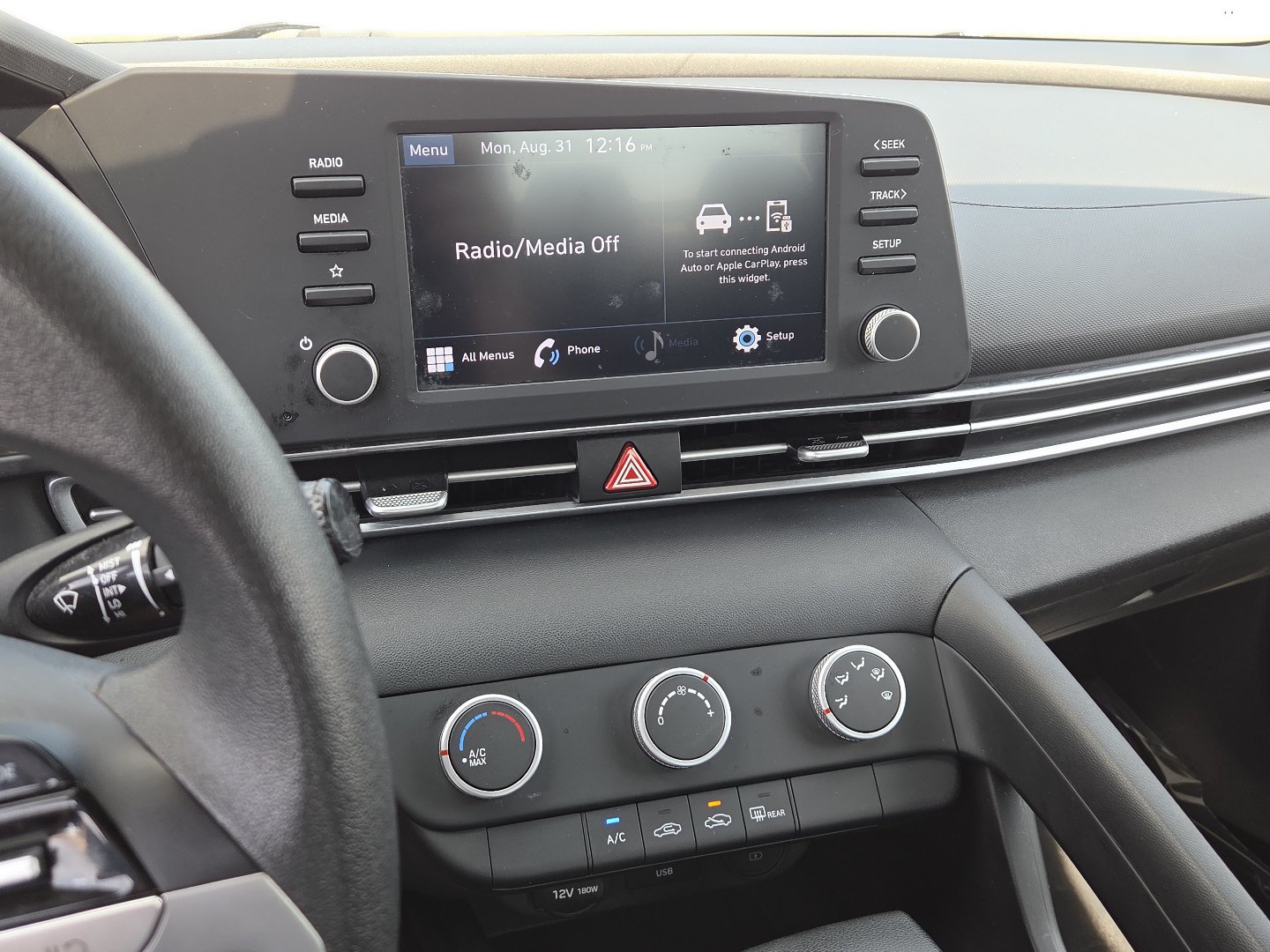 Used 2021 Hyundai Elantra SE FWD image 27
