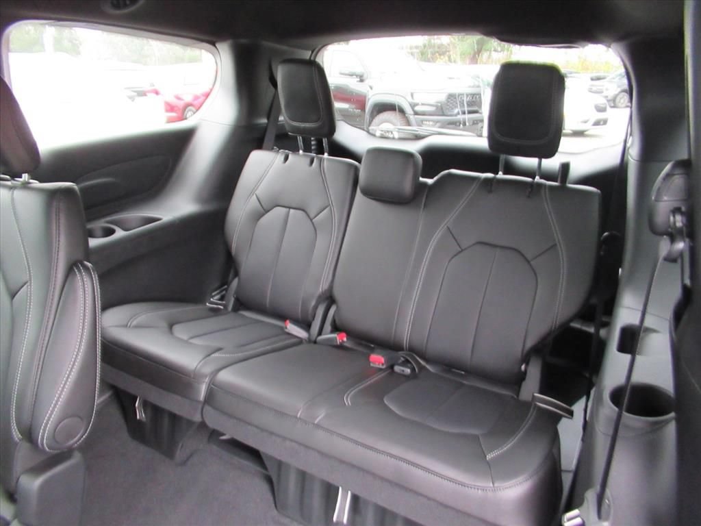 New 2026 Chrysler Pacifica Select w/ S Appearance Package FWD image 32