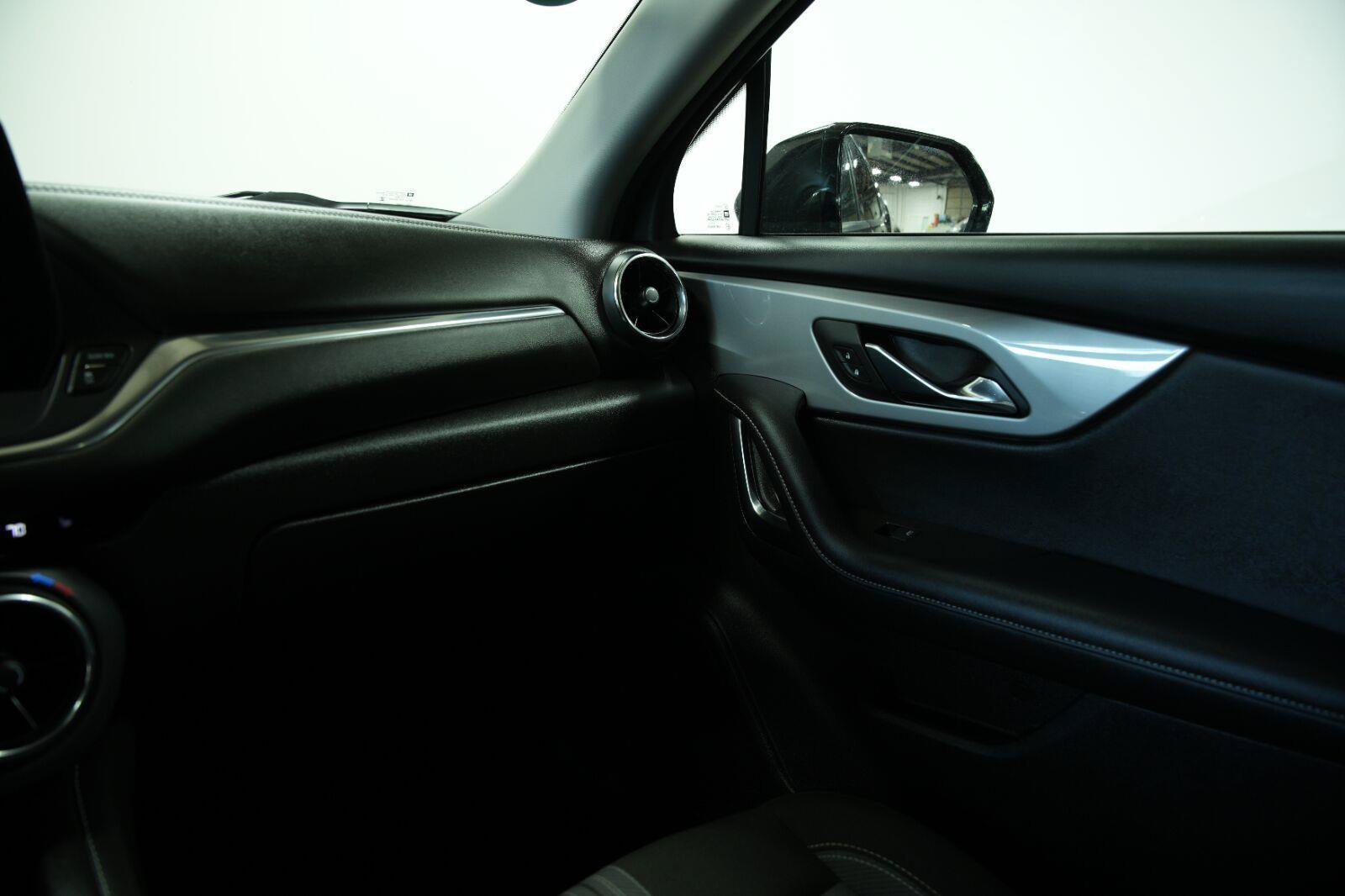 Certified 2025 Chevrolet Blazer LT FWD image 47