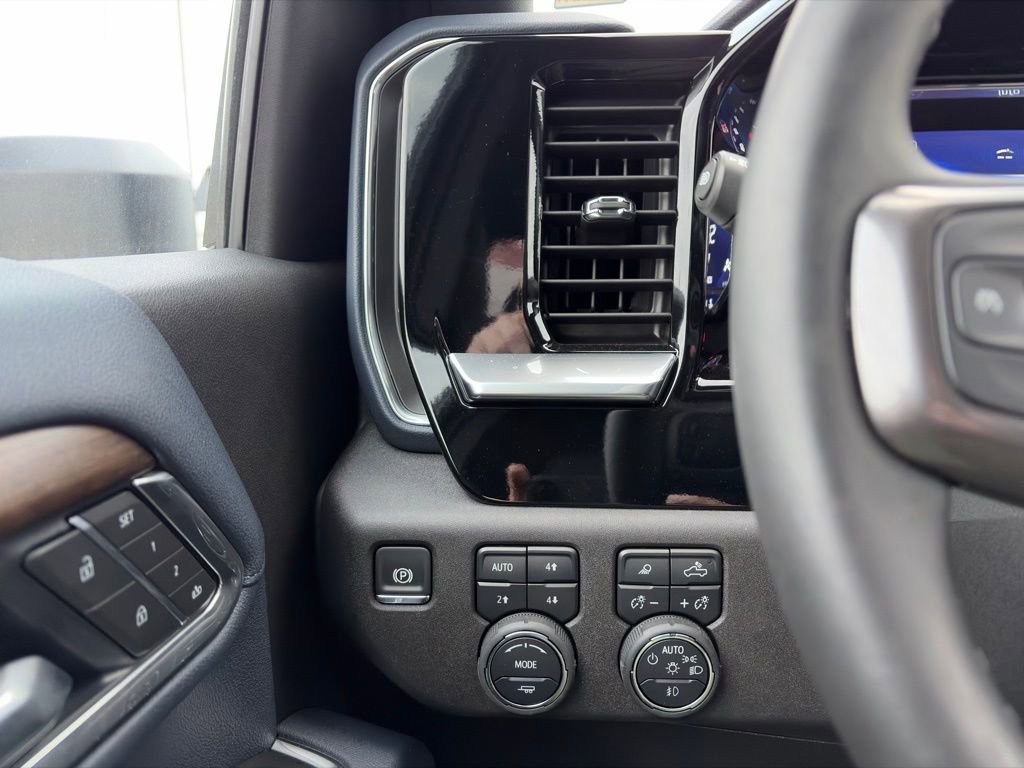 Used 2025 Chevrolet Silverado 3500 High Country AWD/4WD image 22