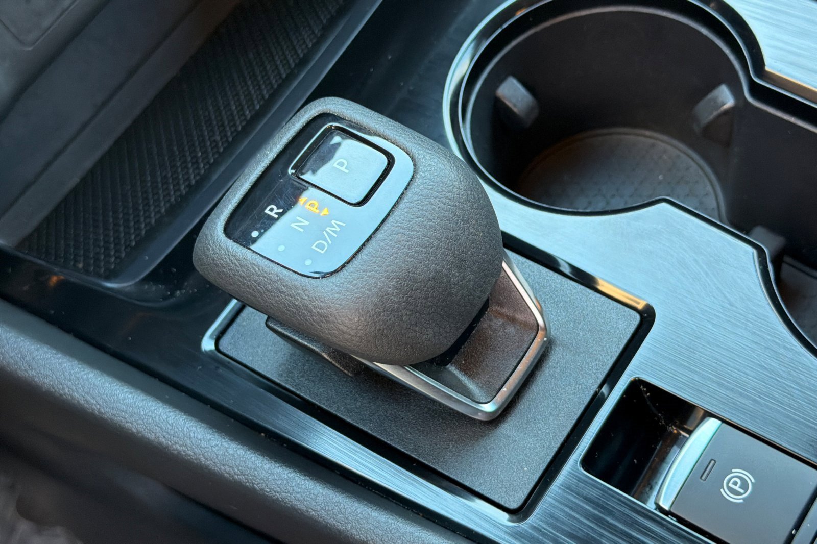 Used 2024 Nissan Rogue S image 21