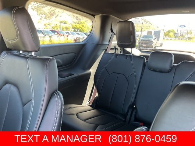 New 2026 Chrysler Pacifica Select FWD image 16