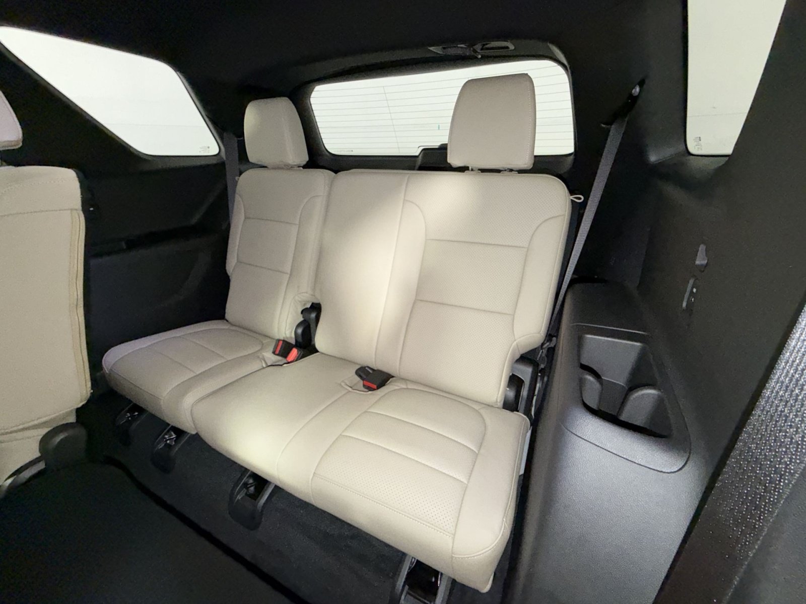 Used 2022 Chevrolet Traverse LS FWD image 23