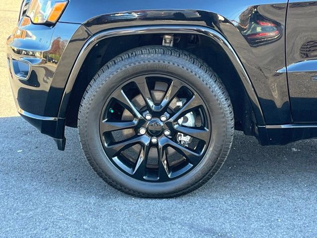 Used 2022 Jeep Grand Cherokee Laredo X image 9