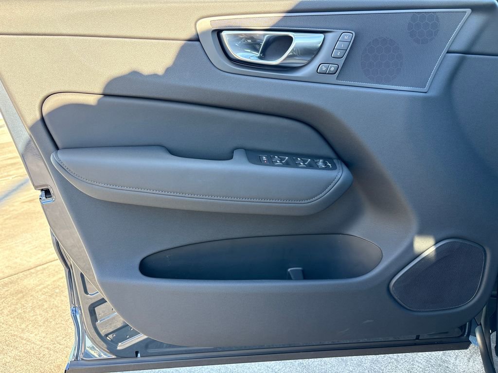 New 2026 Volvo XC60 T8 Core image 9