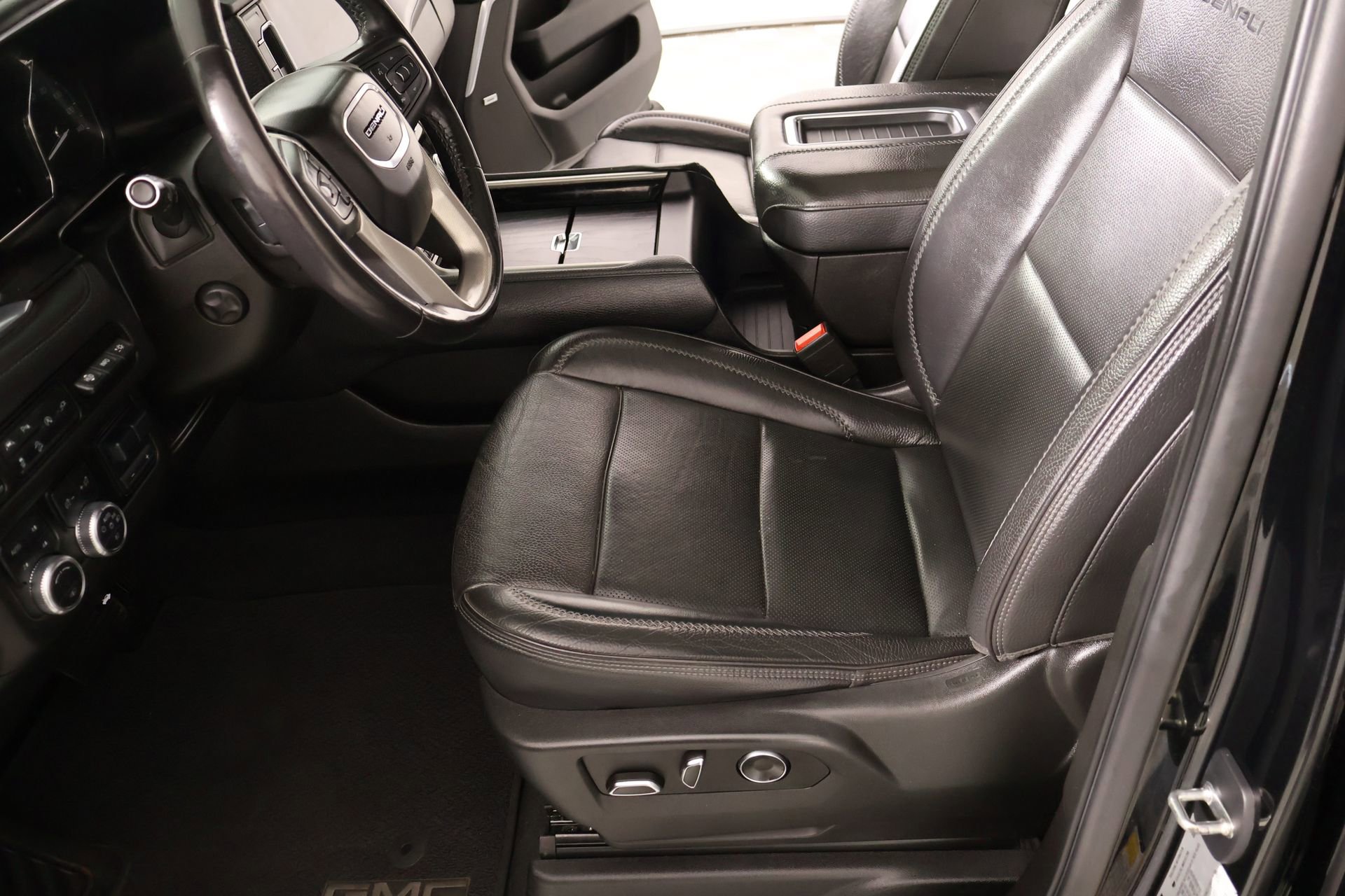 Used 2021 GMC Yukon XL Denali w/ Denali Ultimate Package AWD/4WD image 11