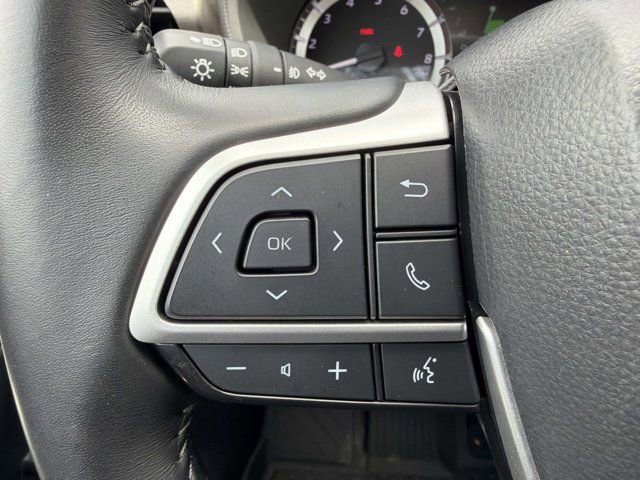 Used 2025 Toyota Highlander LE FWD image 26