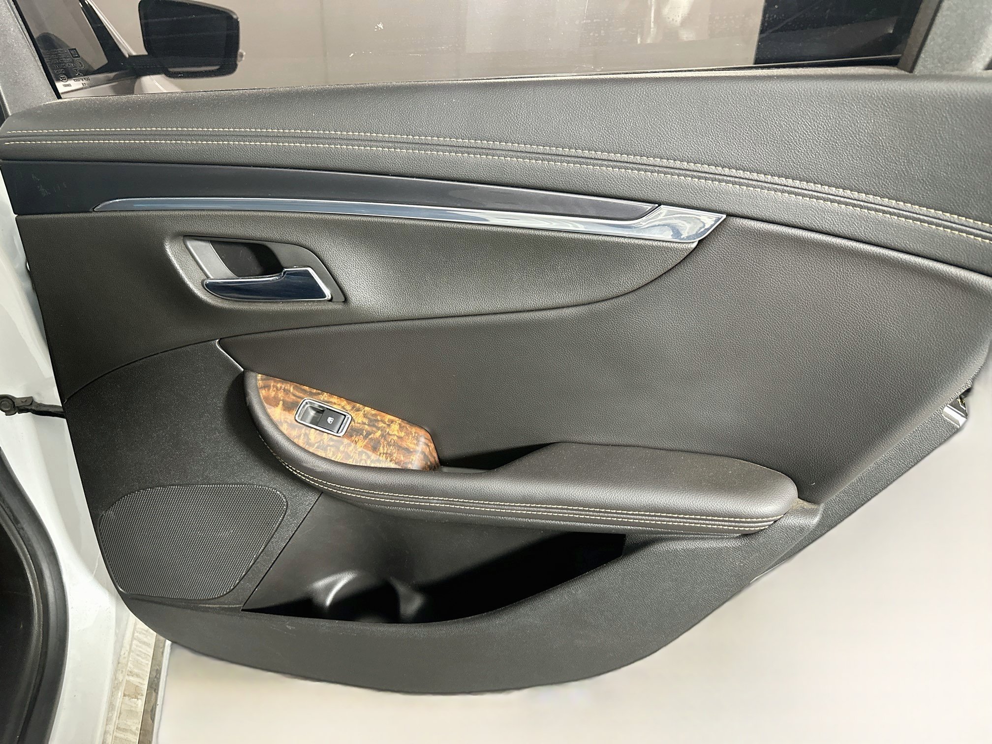 Used 2015 Chevrolet Impala LTZ FWD image 28