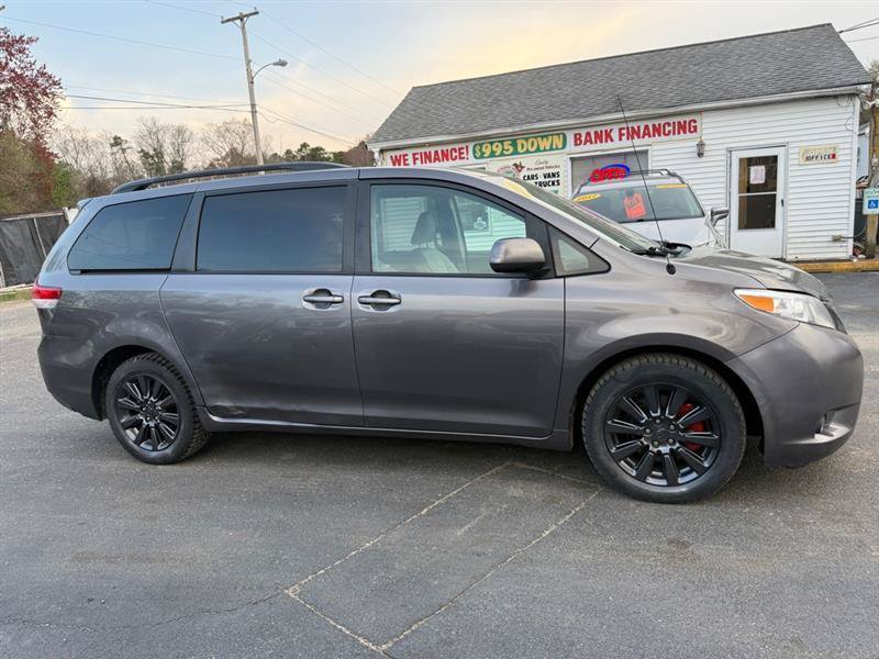 Used 2011 Toyota Sienna XLE AWD/4WD image 8