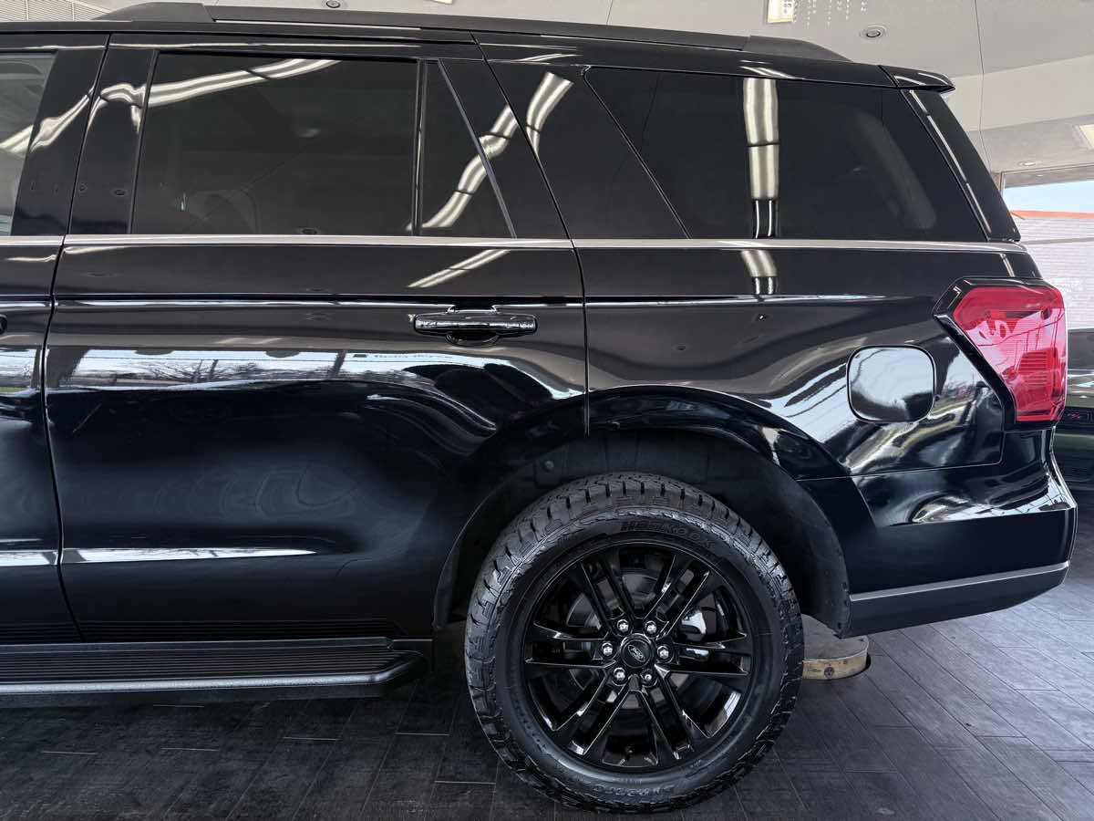 Used 2024 Ford Expedition XLT image 16