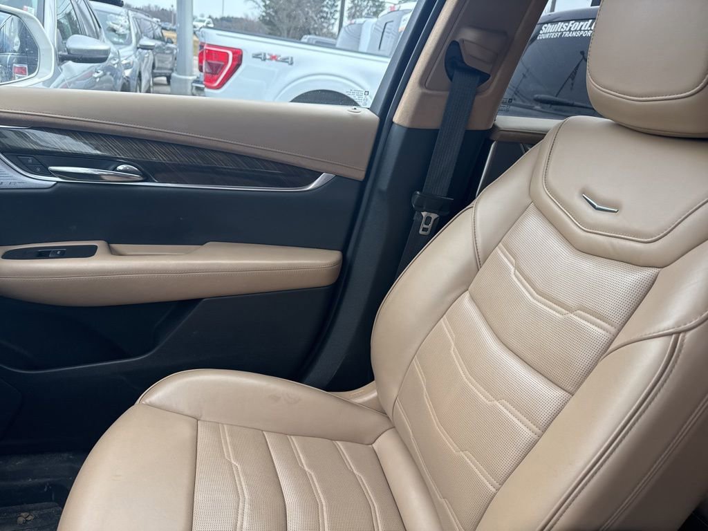 Used 2020 Cadillac XT6 Premium Luxury w/ Platinum Package image 16