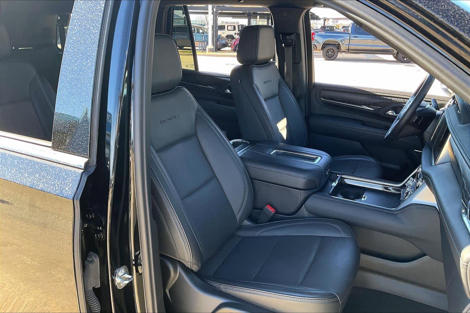 Used 2024 GMC Yukon Denali AWD/4WD image 10