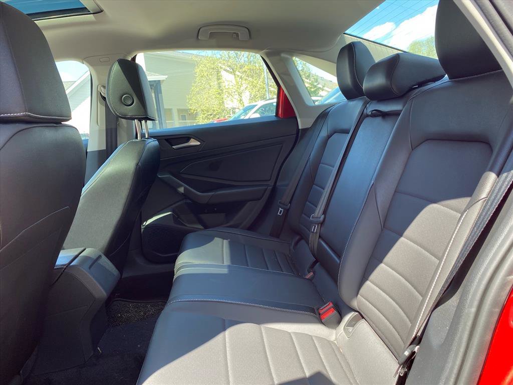 Certified 2023 Volkswagen Jetta SE w/ Panoramic Sunroof Package image 18