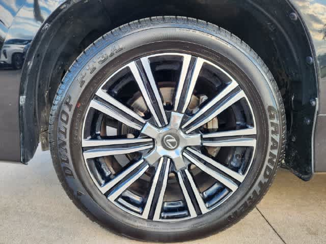 Used 2018 Lexus LX 570 4WD w/ Luxury Package image 7