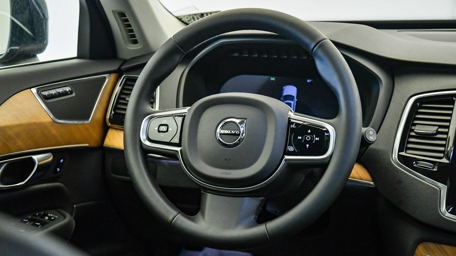 Used 2025 Volvo XC90 B6 Ultra AWD/4WD image 12