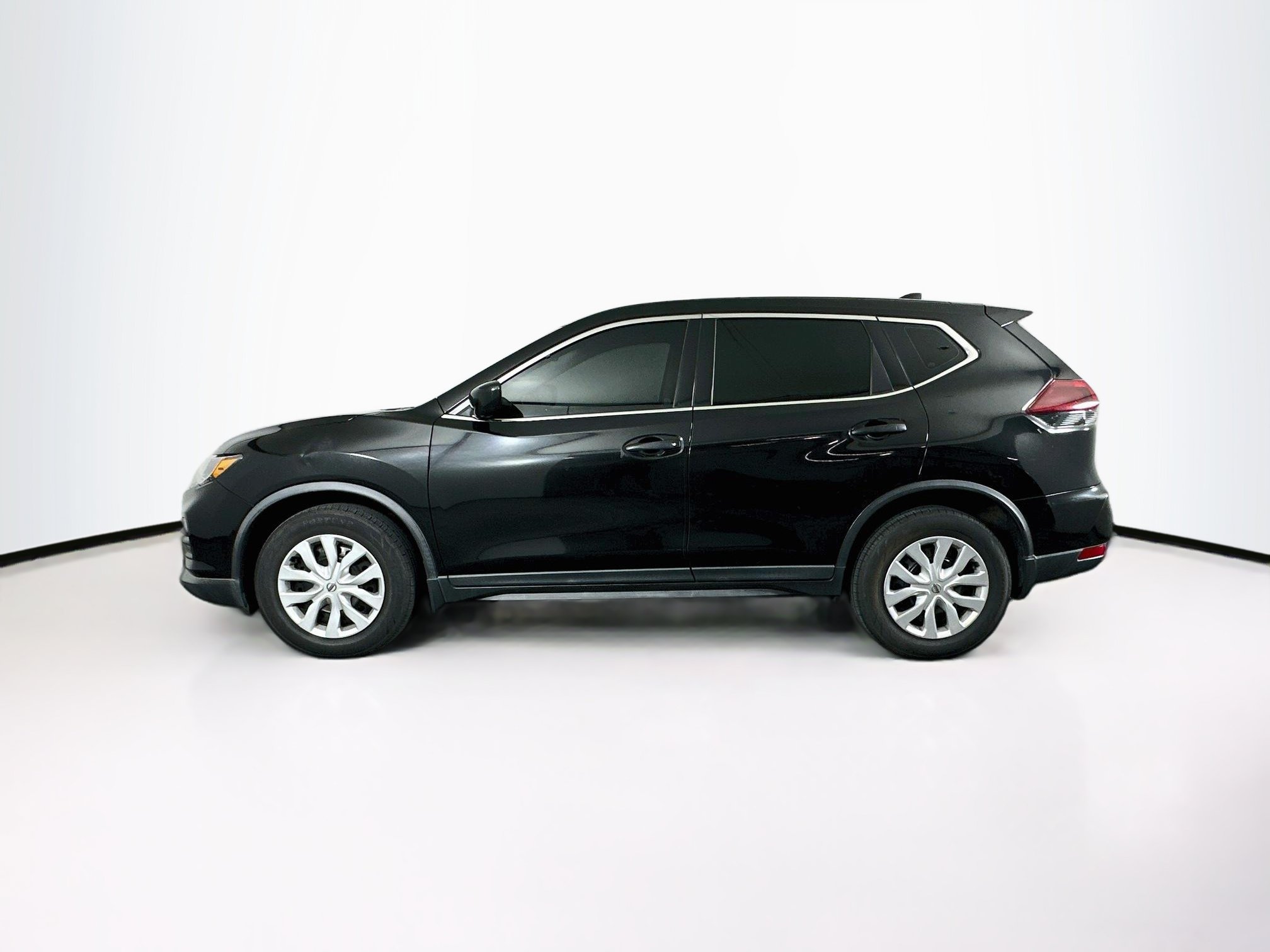Used 2019 Nissan Rogue S FWD image 4