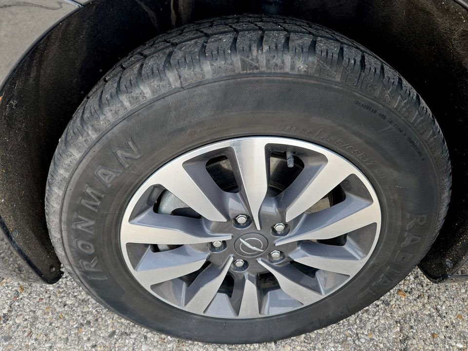 Used 2024 Chrysler Pacifica Limited FWD image 35