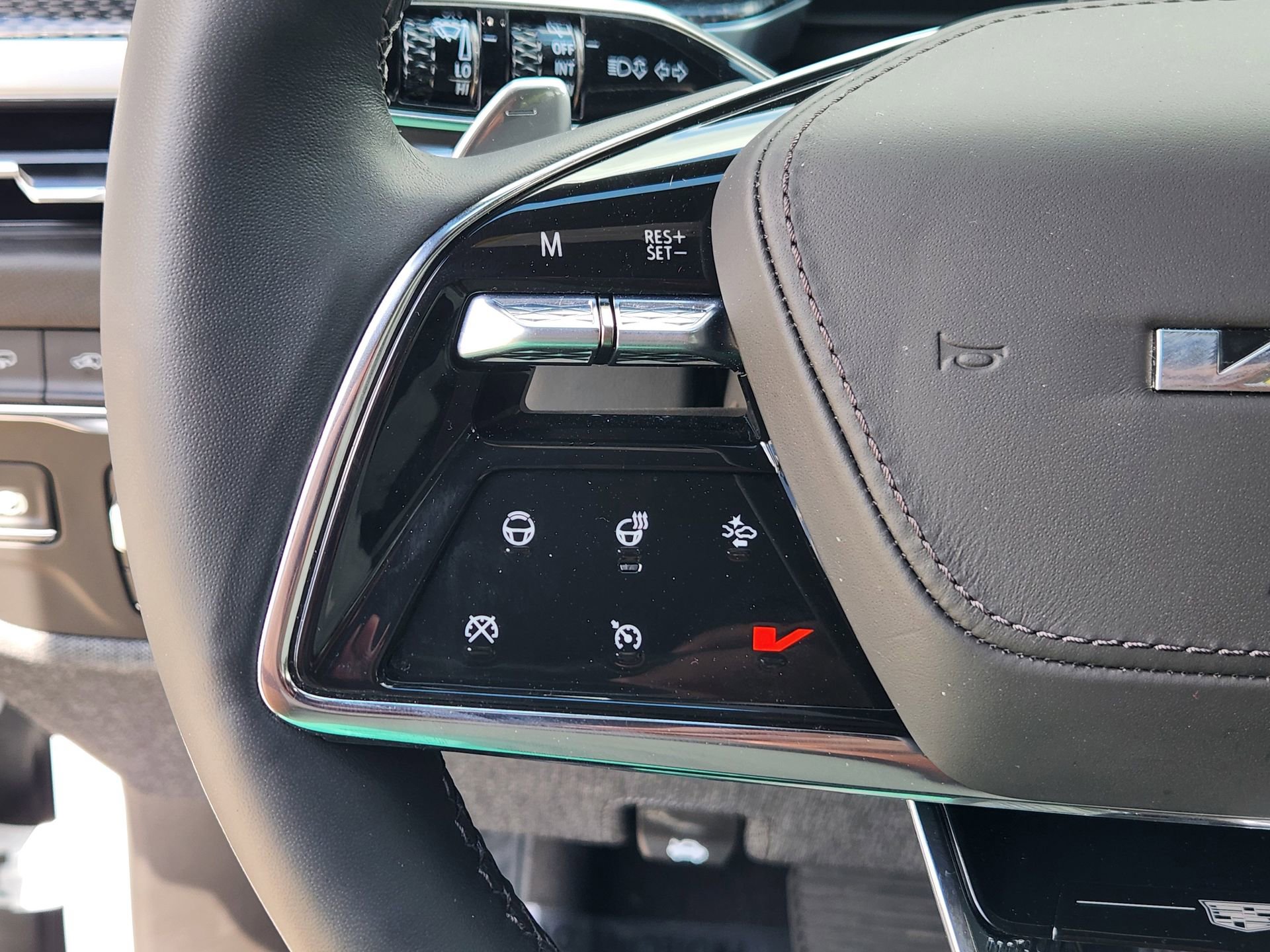 Used 2026 Cadillac Escalade V w/ LPO, ONYX Package image 16