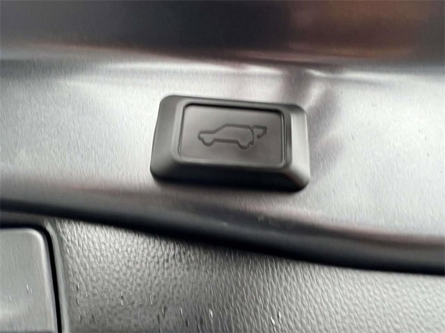 Used 2023 Toyota RAV4 SE image 7