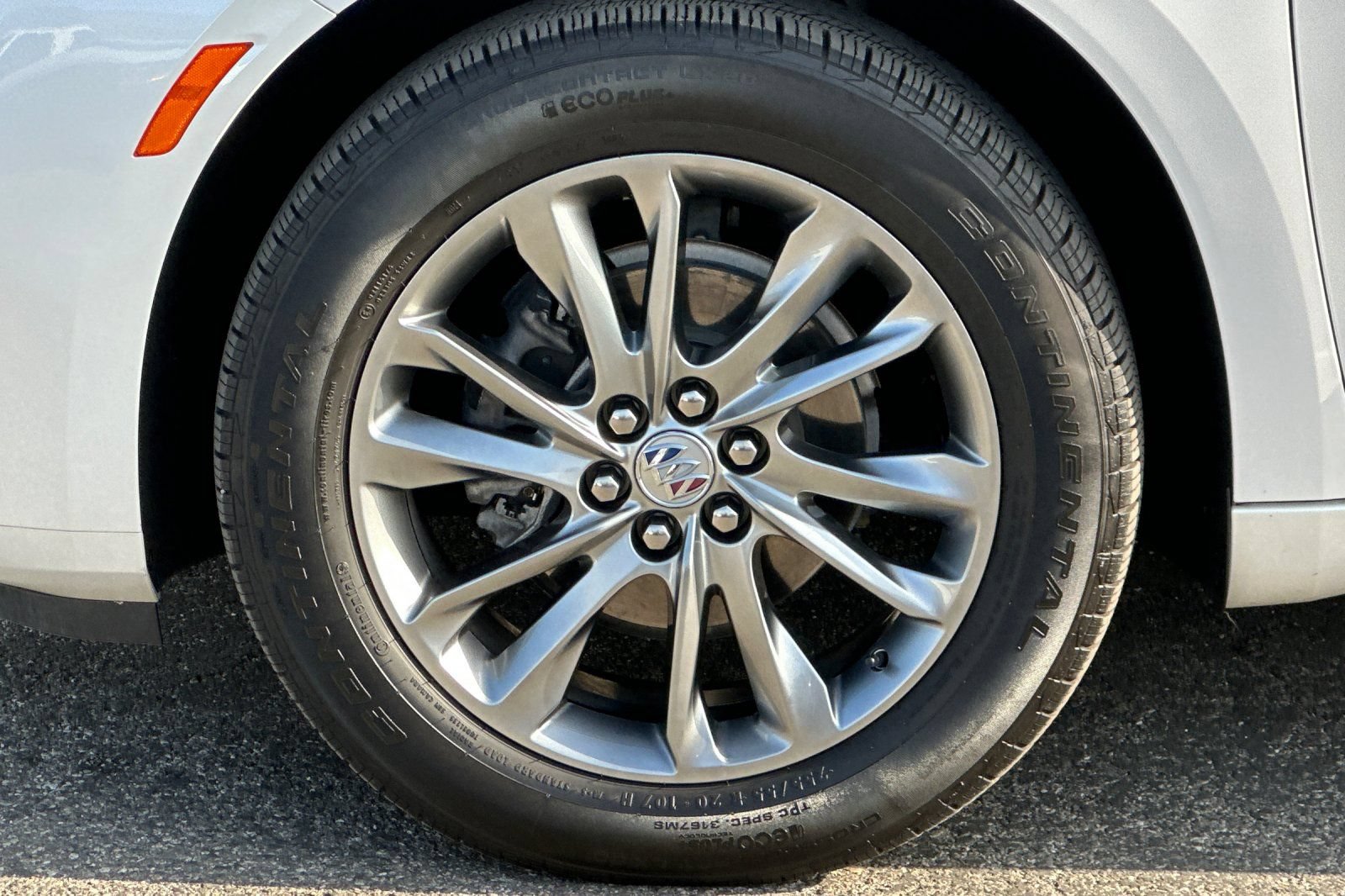 Certified 2024 Buick Enclave Avenir FWD image 39
