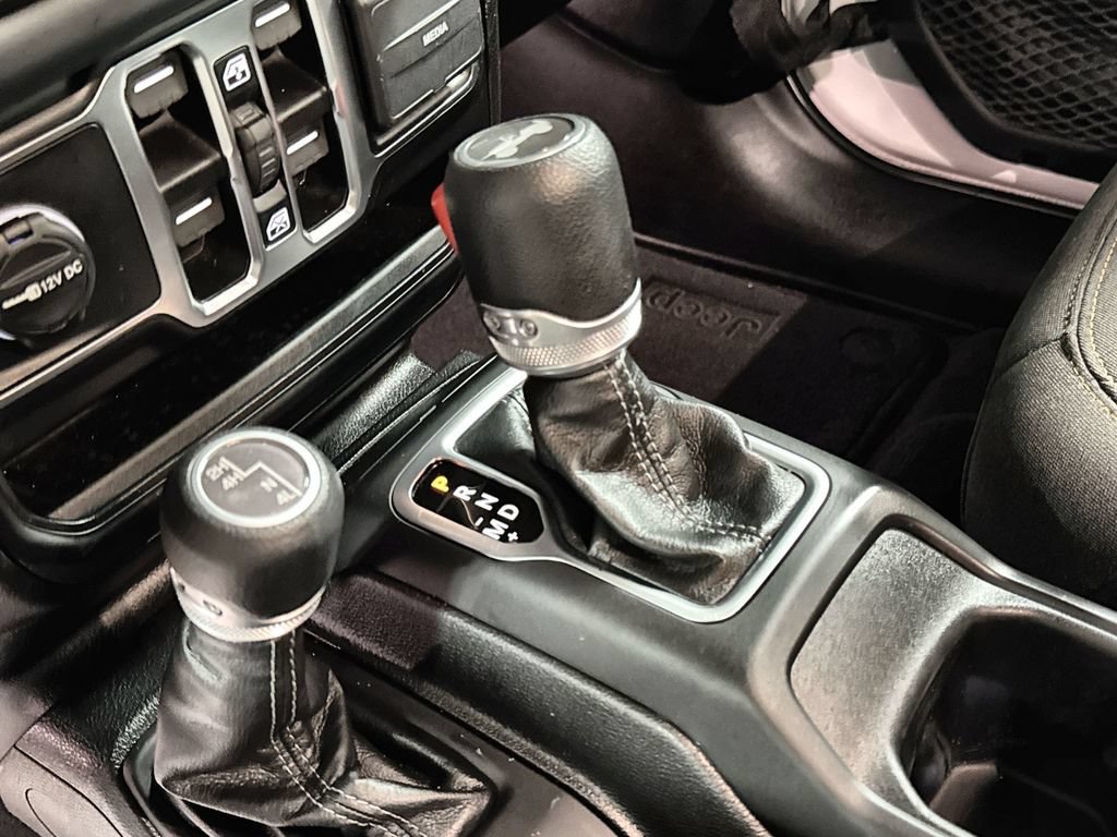 Used 2026 Jeep Wrangler Unlimited Sahara AWD/4WD image 22