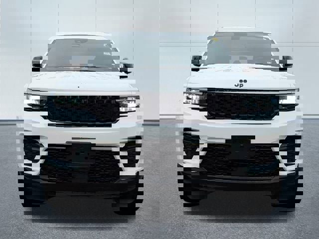 Used 2023 Jeep Grand Cherokee Altitude image 23