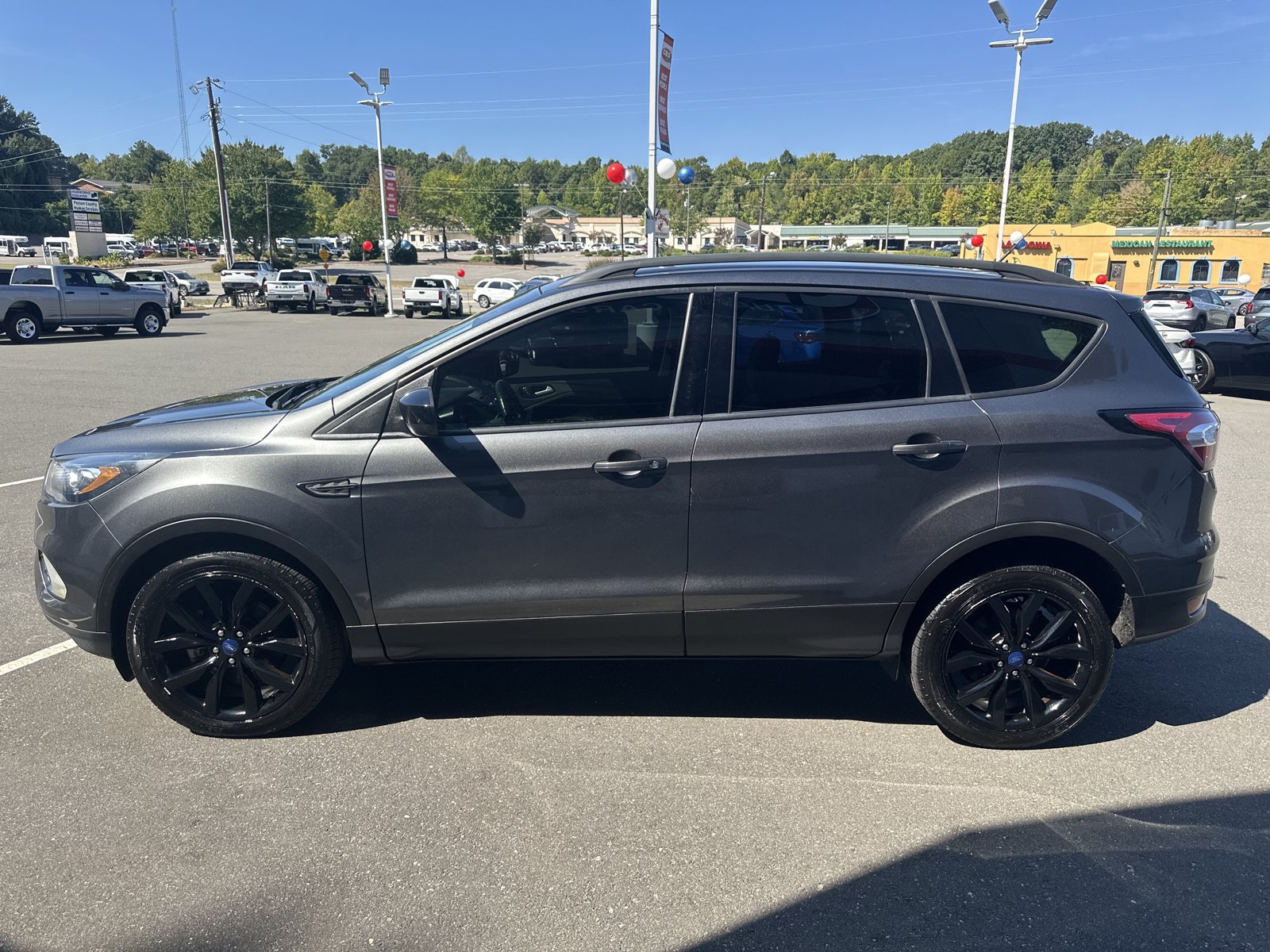 Used 2018 Ford Escape SE w/ SE Sport Appearance Package AWD/4WD image 5