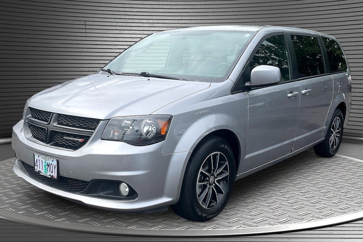 Used 2018 Dodge Grand Caravan SE FWD image 3