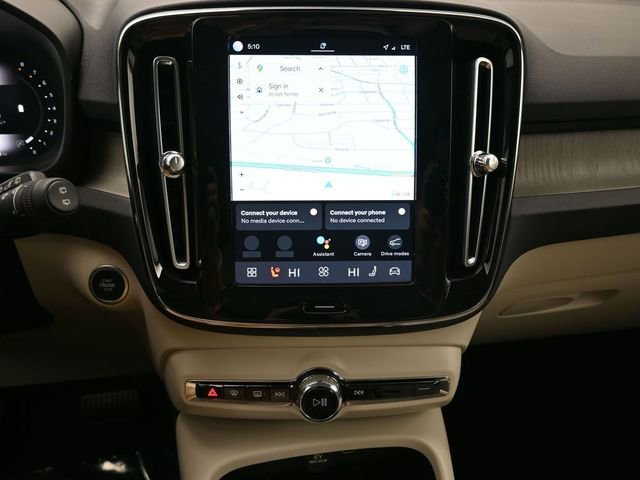 Used 2023 Volvo XC40 B5 Ultimate w/ Climate Package image 12