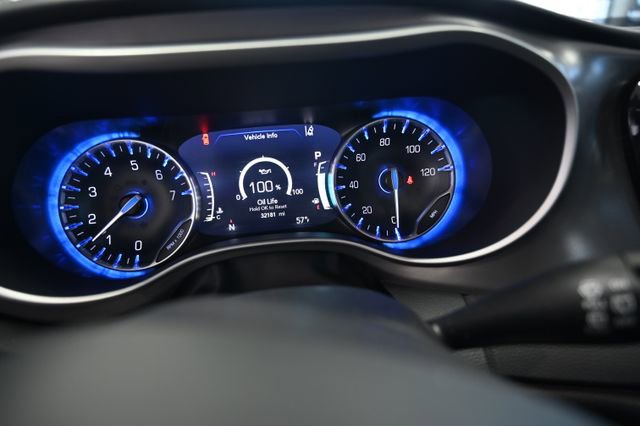 Used 2025 Chrysler Pacifica Select FWD image 31