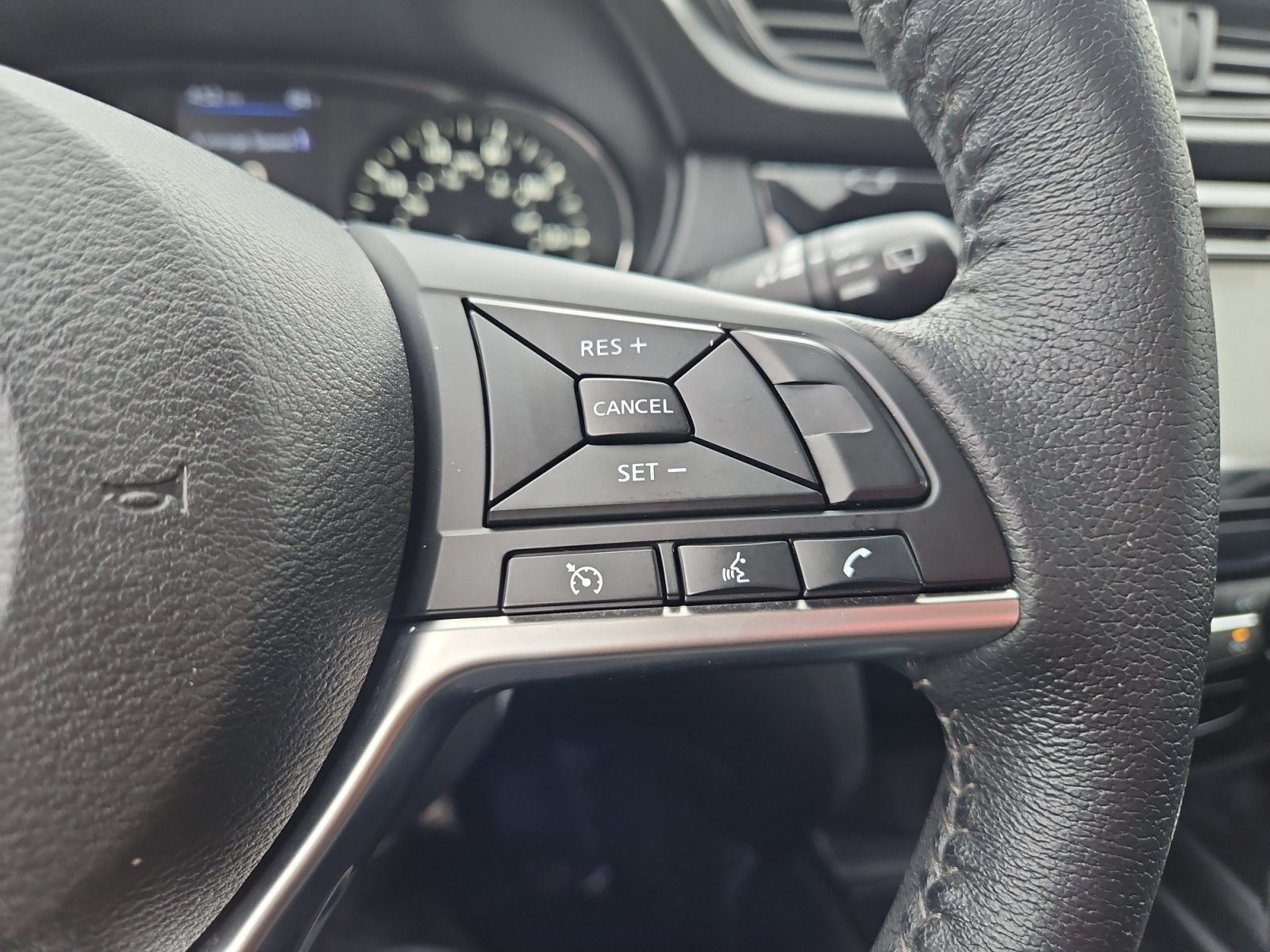Used 2019 Nissan Rogue SV AWD/4WD image 23